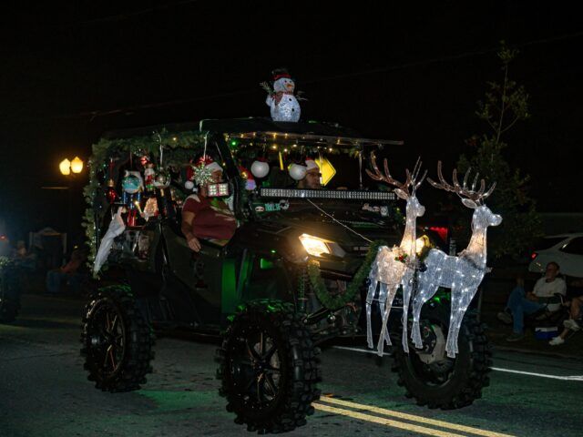 Dunnellon’s Dazzling Christmas Parade 2023: A Festive Spectacle of Lights and Community Spirit