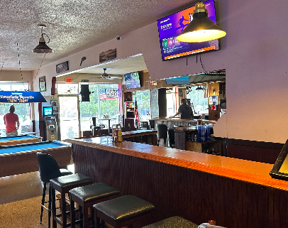 truckin good burgers and beer bar and pool tables